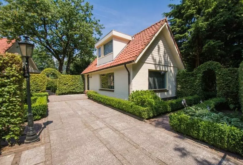 Aamiaismajoitus (B&B) Villa Kelders