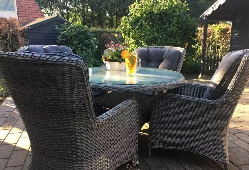 Aamiaismajoitus (B&B) Villa Kelders