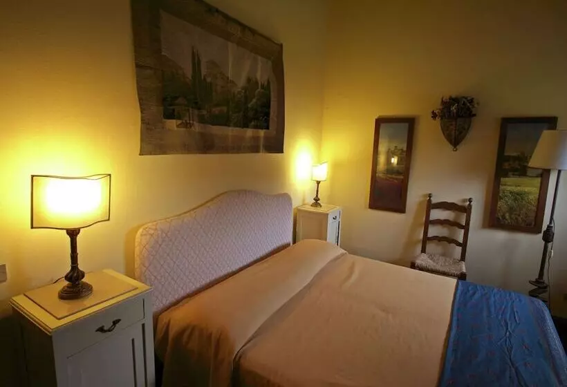 Detached Cottage With Swimming Pool