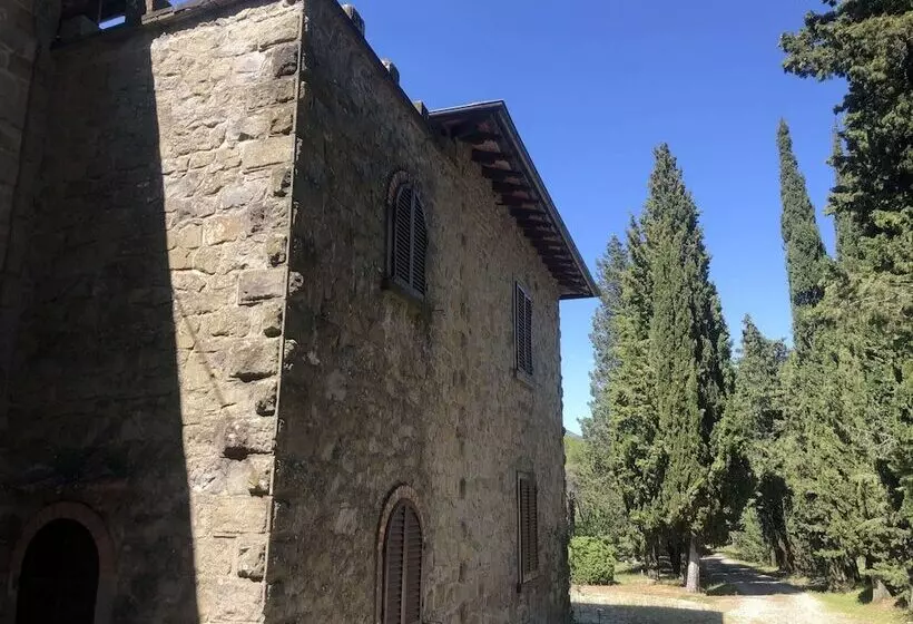Detached Cottage With Swimming Pool