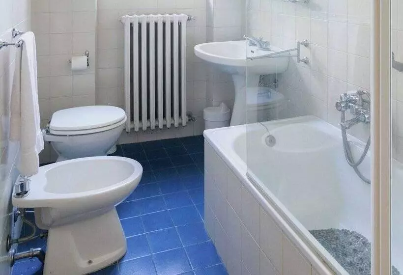 Detached Cottage With Swimming Pool