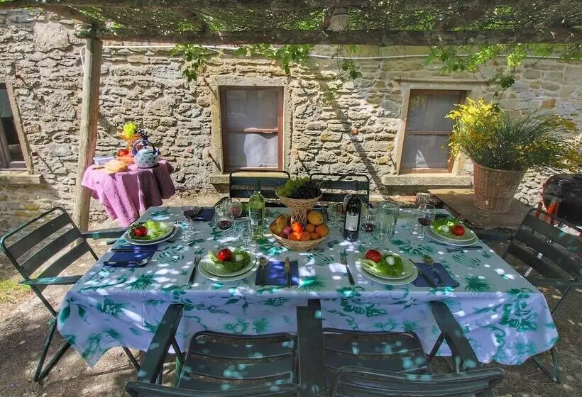 Detached Cottage With Swimming Pool