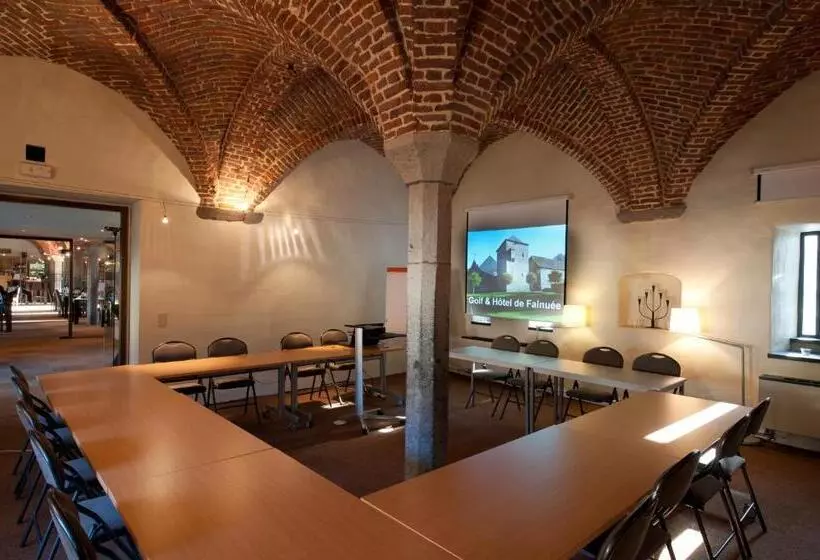 Hotelli Golf & Hôtel De Falnuée