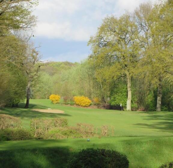 酒店 Golf & Hôtel De Falnuée