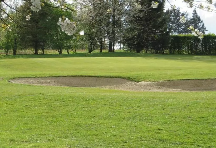 Hotelli Golf & Hôtel De Falnuée