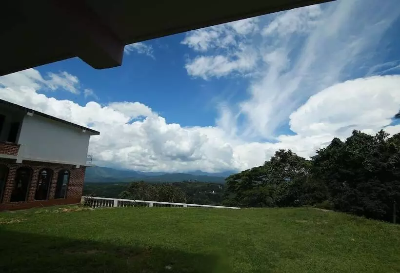 Hotelli Mahaweli Regent