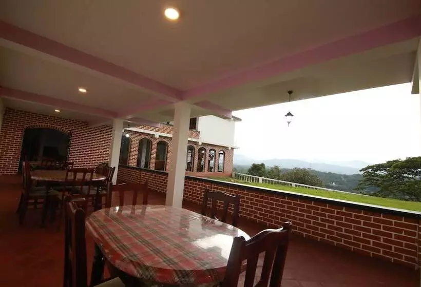 Hotelli Mahaweli Regent