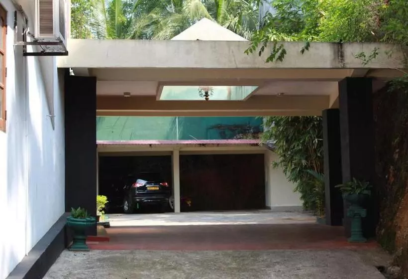 ホテル Wijaya Tourist Inn