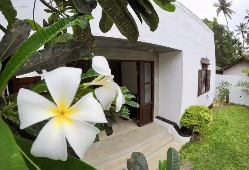 Majatalo Sasen Villas Polhena Beach