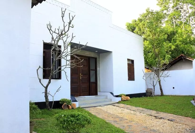 Majatalo Sasen Villas Polhena Beach