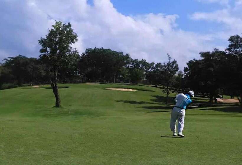 בית מלון כפרי Sawang Resort Golf Club And