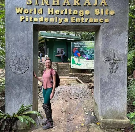 Hotelli Sinharaja Forest Gate