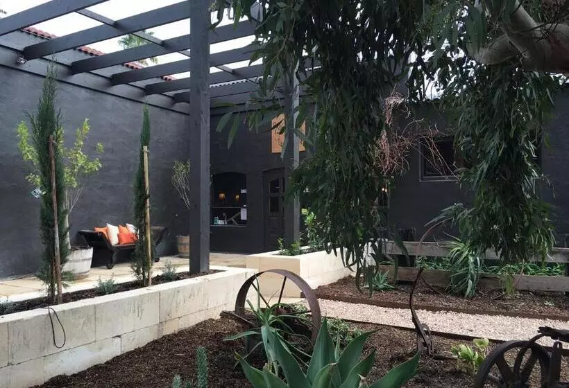 Majatalo One Paddock Currency Creek Winery Villas