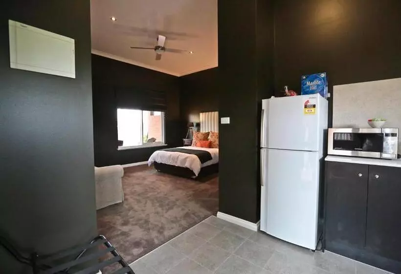 Majatalo One Paddock Currency Creek Winery Villas