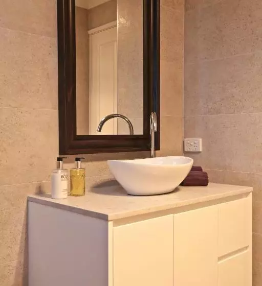 Majatalo One Paddock Currency Creek Winery Villas