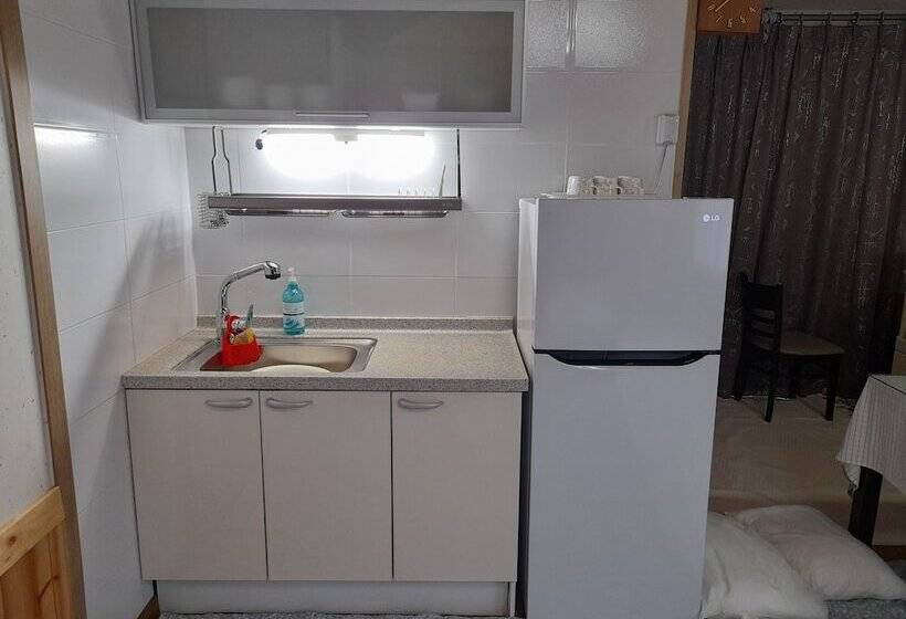 ホテル Izmir Pension