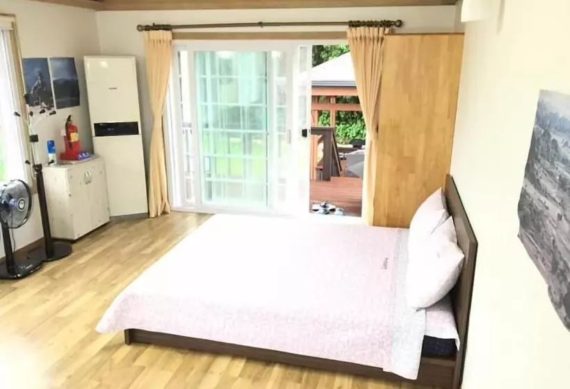 ホテル Izmir Pension