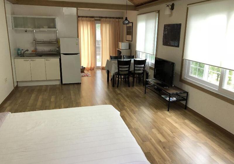 ホテル Izmir Pension