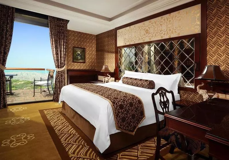 Grand Hills Hotel & Spa