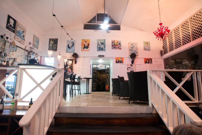 هتل Half Moon Blue