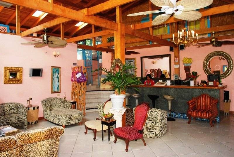 هتل Half Moon Blue