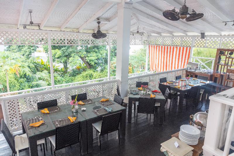 هتل Half Moon Blue