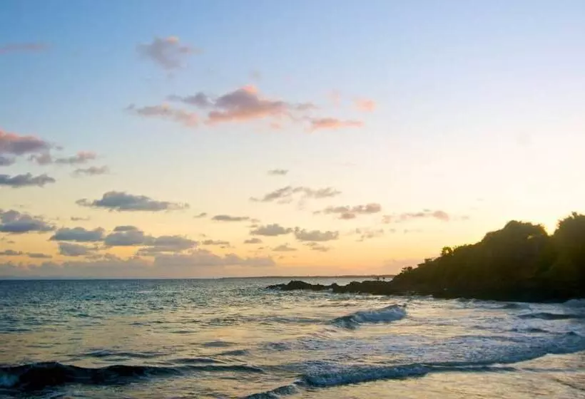 هتل Half Moon Blue