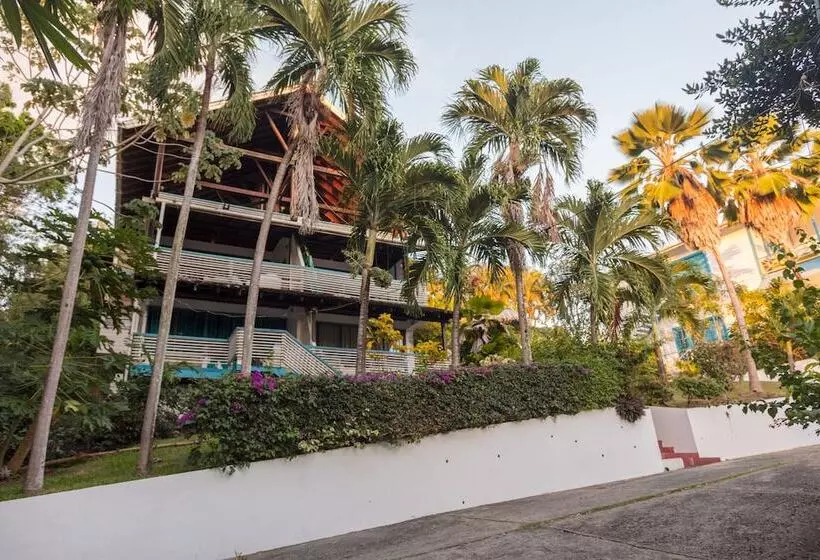 هتل Half Moon Blue