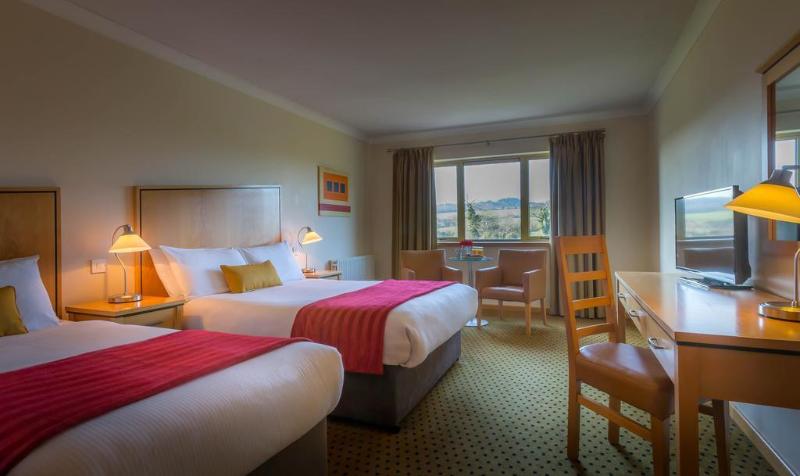 Отель Newtown Park