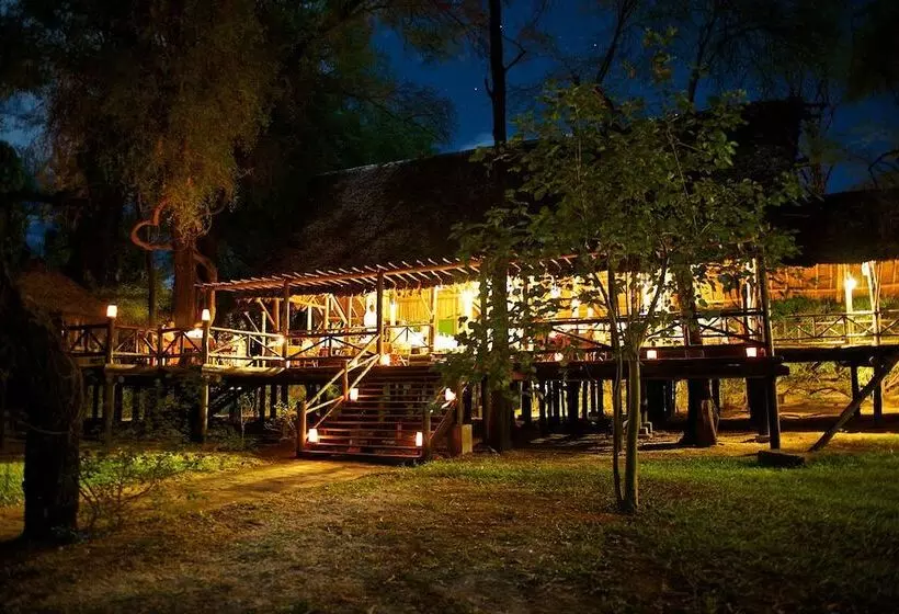 هتل Samburu Intrepids Tented Camp