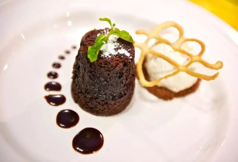 هتل Samburu Intrepids Tented Camp