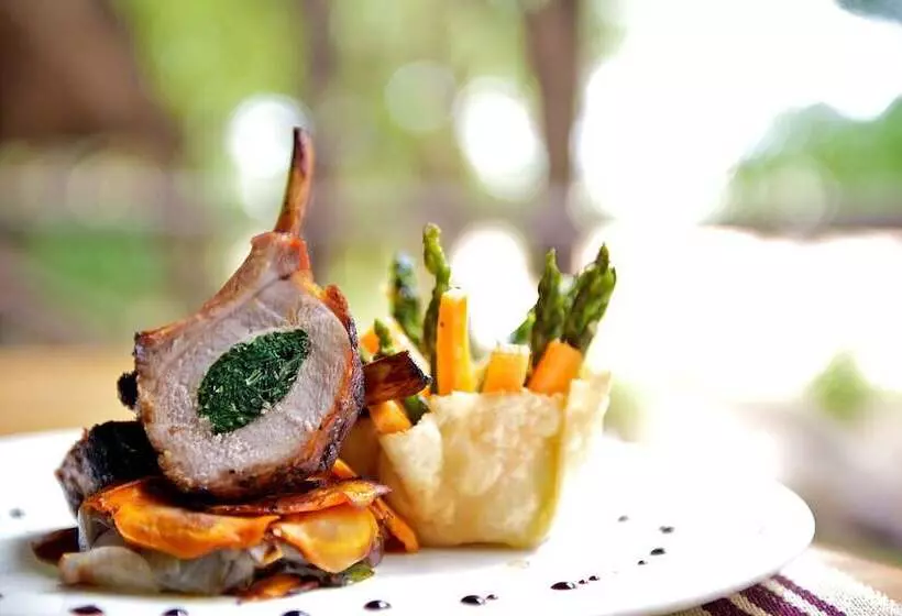 هتل Samburu Intrepids Tented Camp