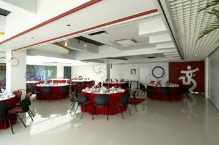 Отель Surf Plaza Resort