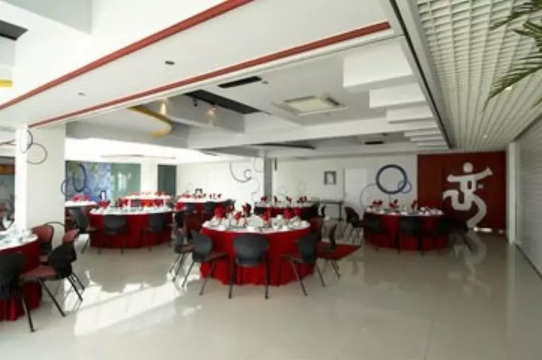 酒店 Surf Plaza Resort