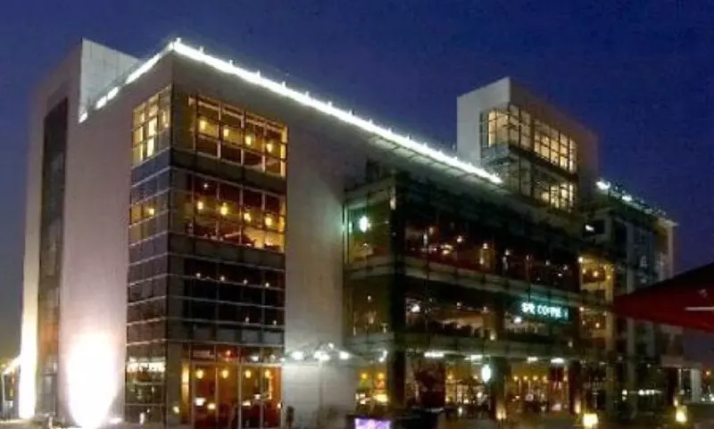 酒店 Surf Plaza Resort