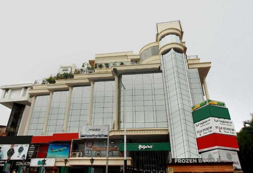 فندق Monarch Brigade Road