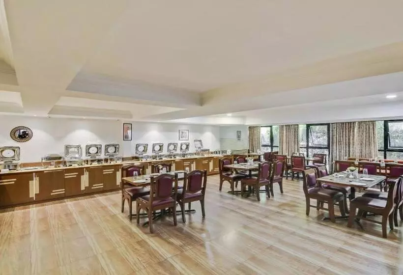 酒店 Monarch Brigade Road