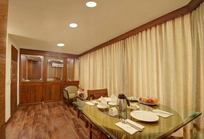 فندق Monarch Brigade Road