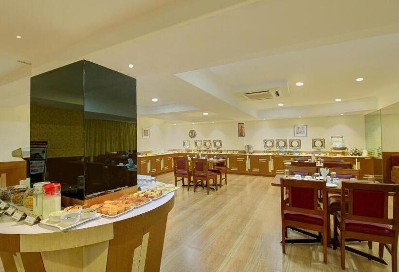 فندق Monarch Brigade Road