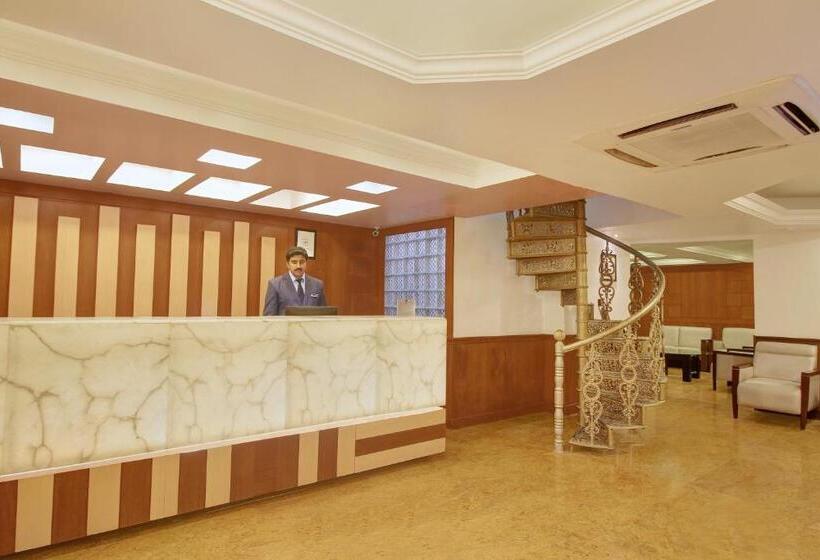 فندق Monarch Brigade Road