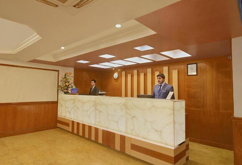 فندق Monarch Brigade Road