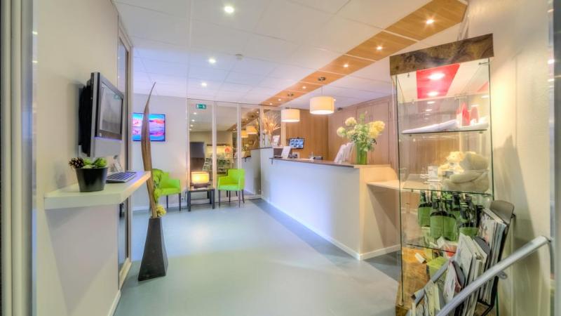 هتل Sleep & Go Menen