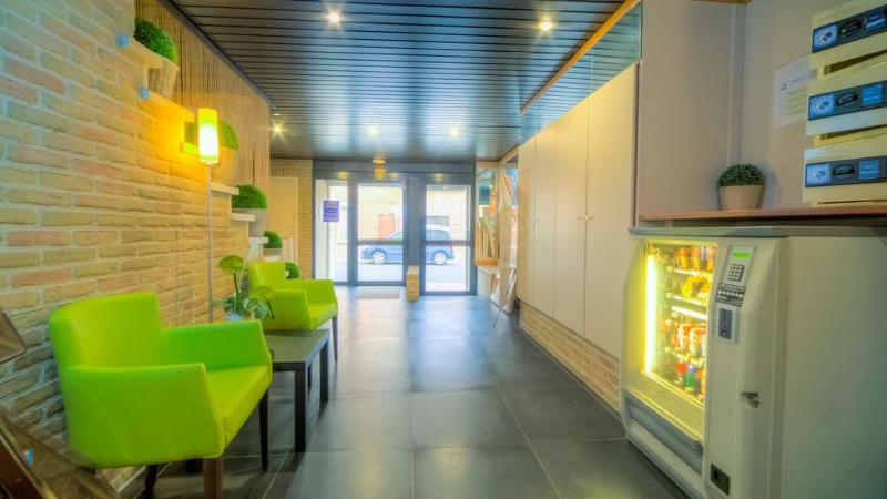 هتل Sleep & Go Menen