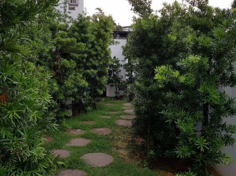 هتل Hermitage Boutique House