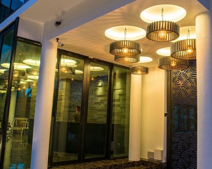 هتل Hermitage Boutique House