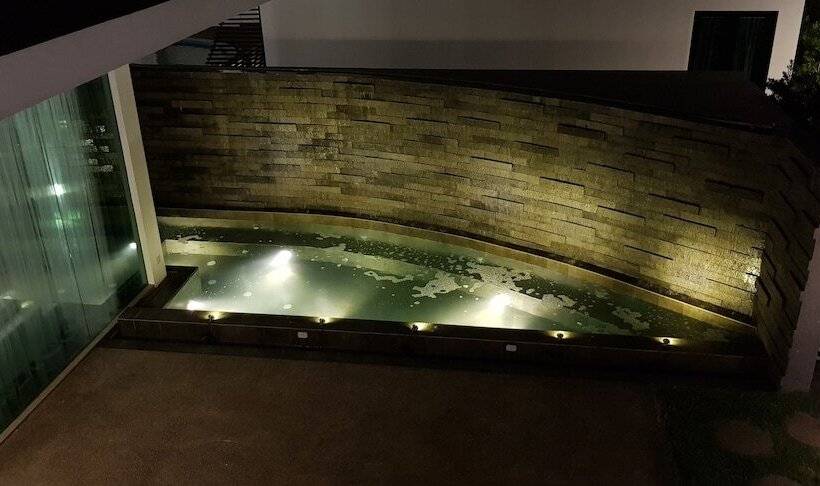 هتل Hermitage Boutique House