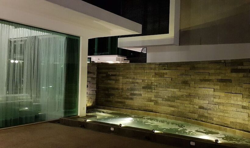 هتل Hermitage Boutique House