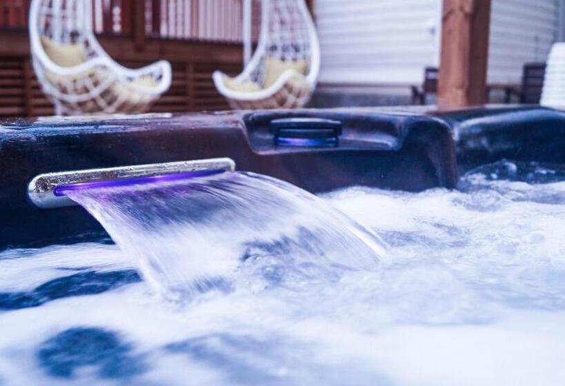 Kartanomajoitus Sofia & Angelique