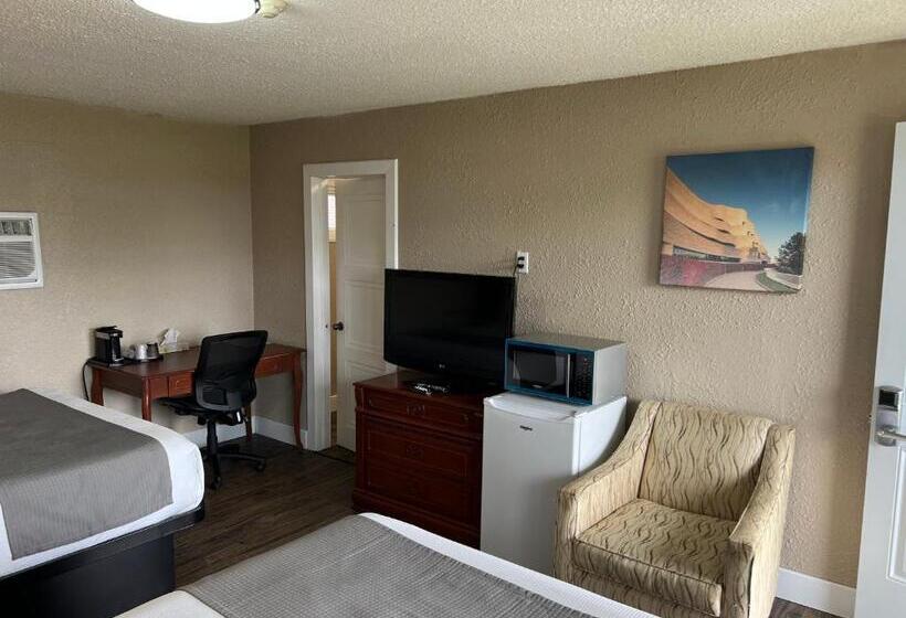 فندق على الطريق Champlain Motor Inn