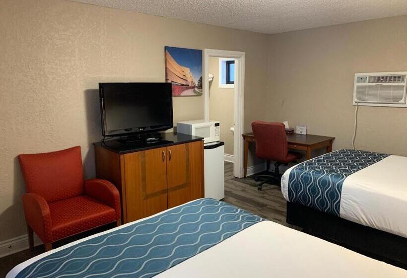 فندق على الطريق Champlain Motor Inn